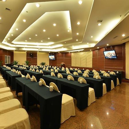 Lutianhua Hotel Chengdu Esterno foto